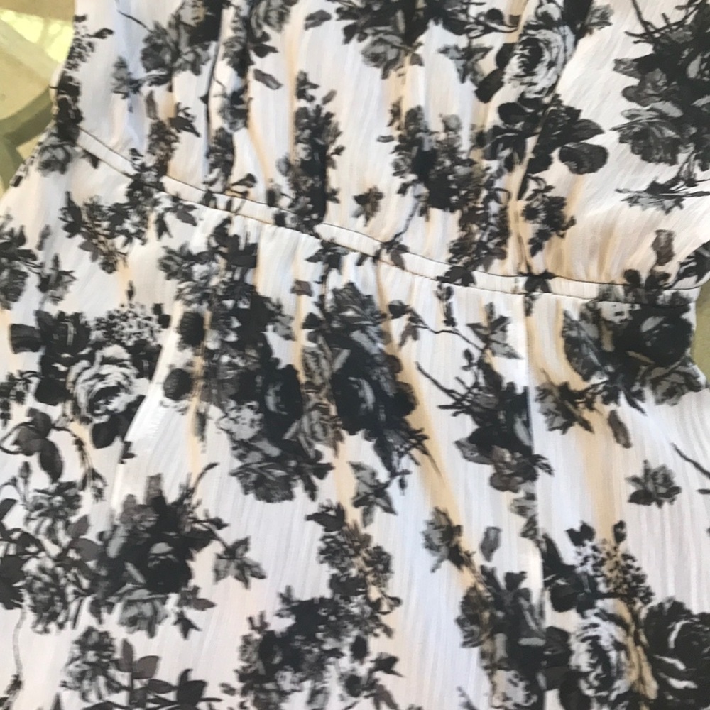 Dress - Picture 4 of 4